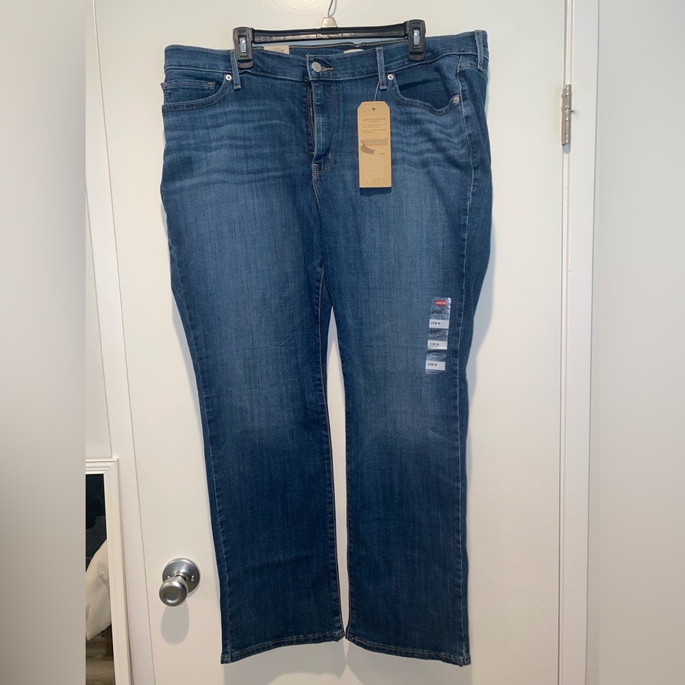 MOVING SALE Levi’s Classic Straight jeans
